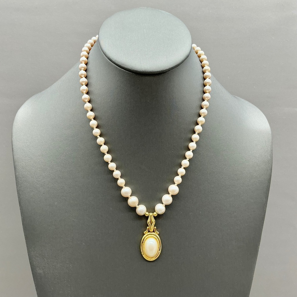 Monet Necklace Vintage Faux Pearl Gold Tone Oval Cabochon Pendant Signed 18"